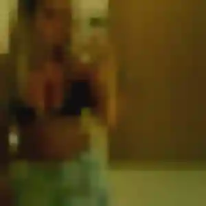 Laetitia, femme de 19 ans propose rencontre sexy à Artix