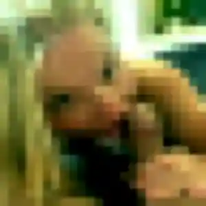 Nadine, 20 ans, en ligne à Labastide-Saint-Pierre pour une rencontre coquine