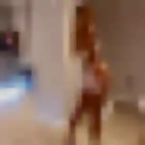 Heloise (23 ans) à Nay propose un rencontre sexy maintenant