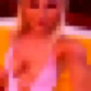 Rejoins Marie-Christine, 26 ans à Saint-Geniès-de-Malgoirès gratuitement